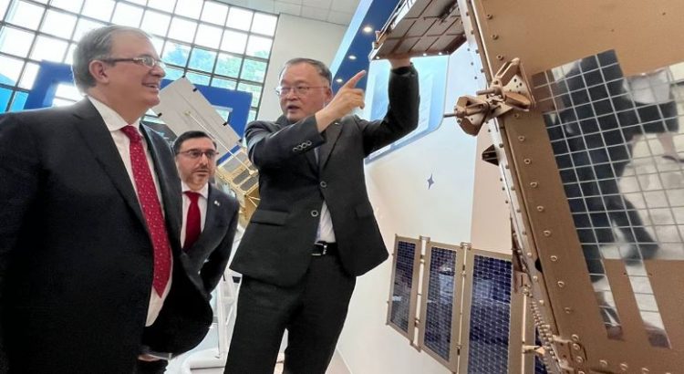 Marcelo Ebrard acompaña cooperación en materia aeroespacial entre México y Corea