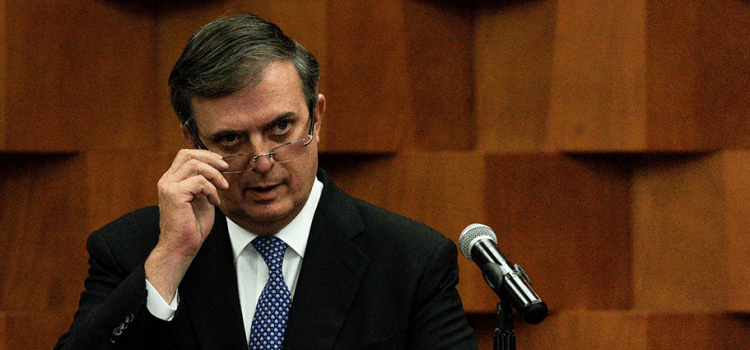 Marcelo Ebrard prepara al equipo que defenderá a México