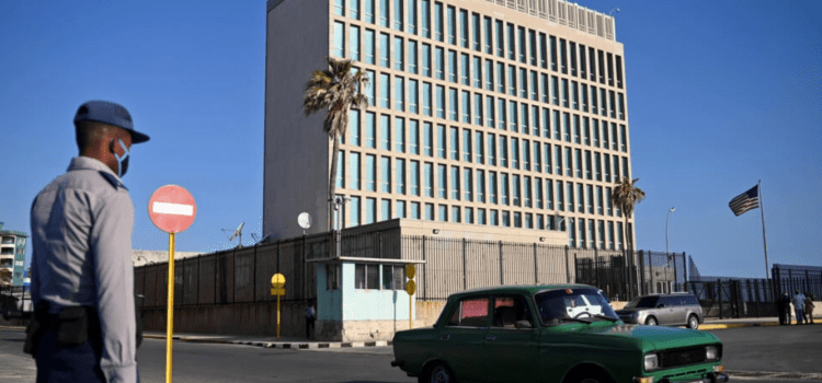 Estados Unidos reanuda entrega total de visas de inmigrante en Cuba