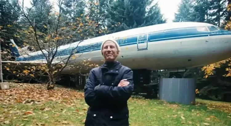 Compró un Boeing 727 … y lo transformó en su casa