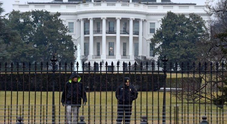 La Casa Blanca se prepara para un posible cierre federal debido a disputa en el Congreso