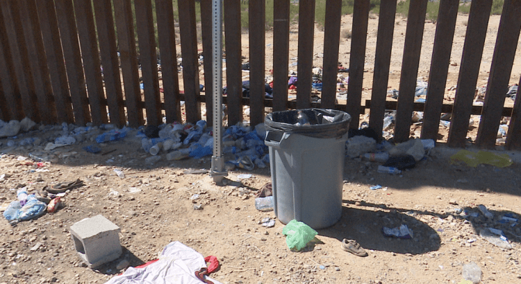 Voluntarios en la frontera de Arizona luchan contra la contaminación y ayudan a los migrantes