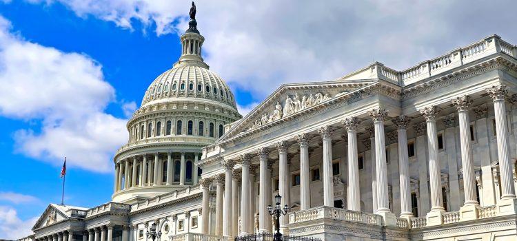 Congreso de EE. UU. busca evitar cierre del gobierno y debate sobre juicio político