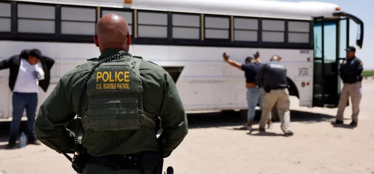 Aumento de enjuiciamientos en Arizona busca disuadir el reingreso de migrantes indocumentados