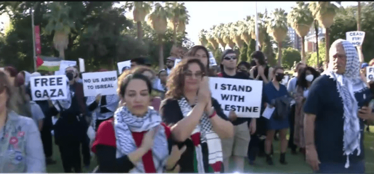 Marcha en la Universidad de Arizona por la libertad en Gaza y un alto al fuego