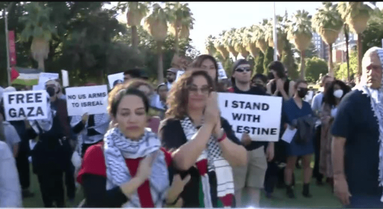 Marcha en la Universidad de Arizona por la libertad en Gaza y un alto al fuego
