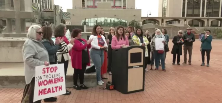 Activistas y Demócratas buscan restablecer el derecho al aborto