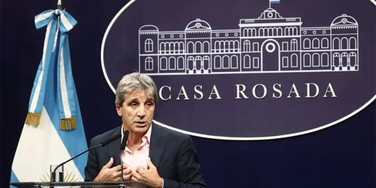 Logra Argentina su primer superávit fiscal en más de una década Logra Argentina su primer superávit fiscal en más de una década