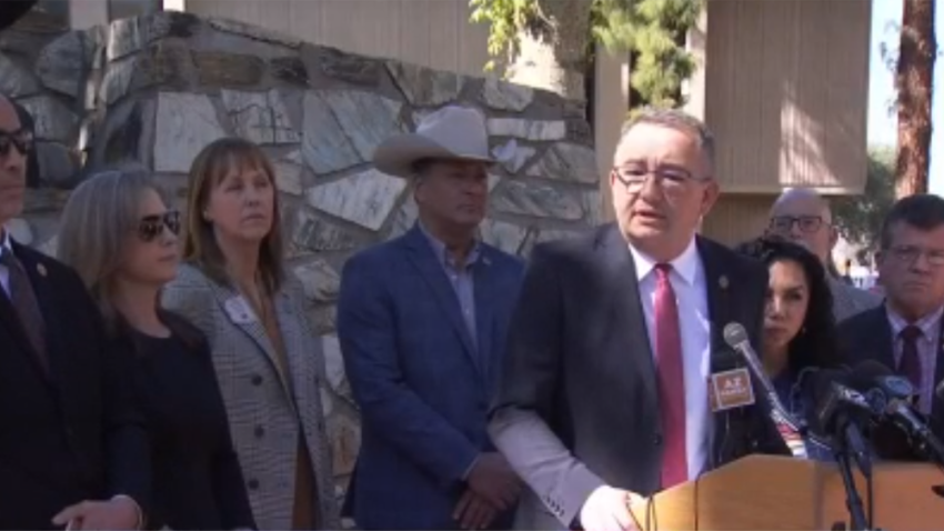 Republicano de Arizona impulsa ley de protección contra la inmigración ilegal