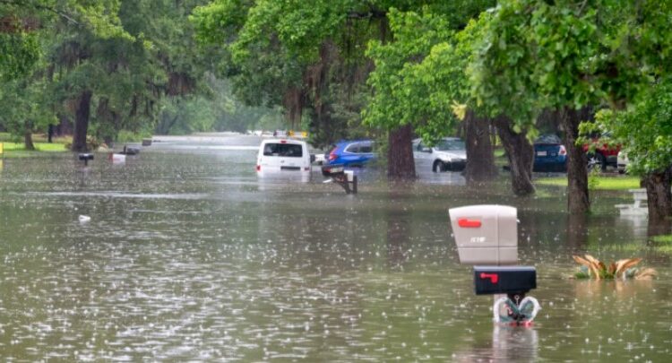 Tormentas eléctricas devastan el sureste de Texas: cuatro muertos y casi 900,000 afectados por cortes de energía