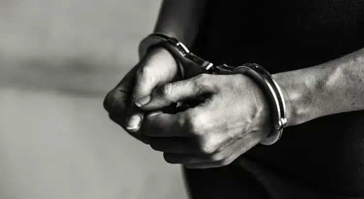 Pastor de 82 años arrestado en Arizona por supuestamente no denunciar denuncias de abuso