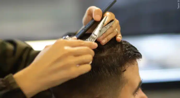 Tucson Credit Union ayuda a los niños con cortes de pelo y suministros gratuitos