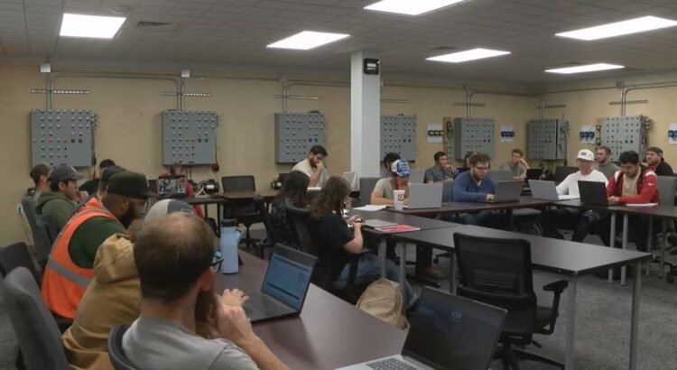 El programa de aprendizaje eléctrico de Tucson despierta interés El programa de aprendizaje eléctrico de Tucson despierta interés