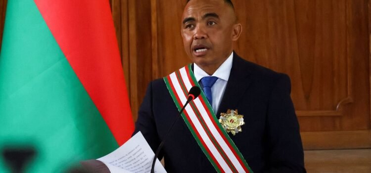 El líder del golpe de Estado en Madagascar jura como nuevo presidente