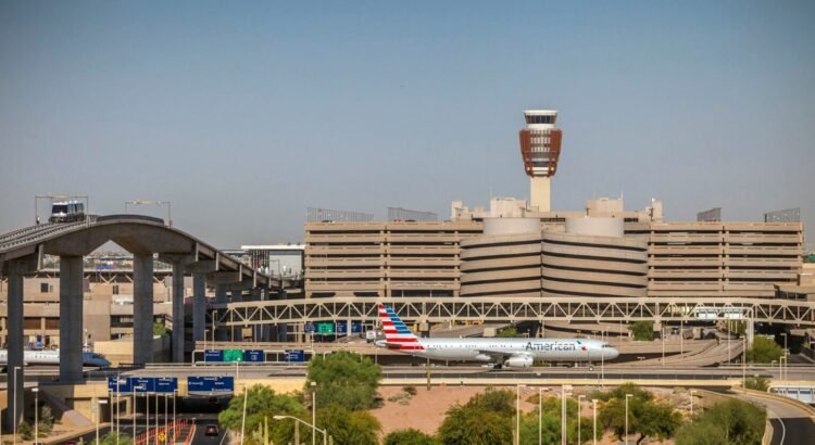 Aeropuertos de Arizona se niegan a reproducir video de Noem culpando a los demócratas por el cierre