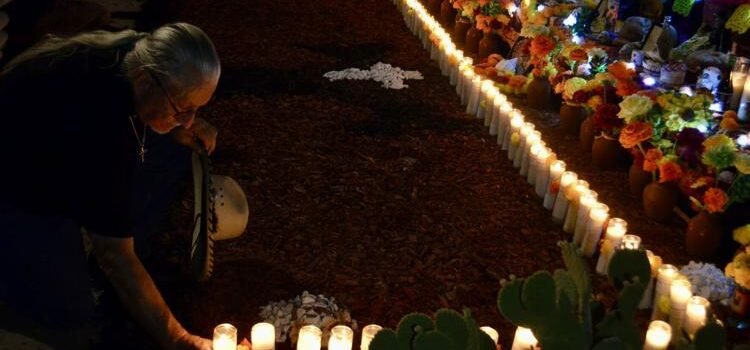 ‘Por mis hermanas y hermanos migrantes’: Tucson honra la memoria de migrantes fallecidos