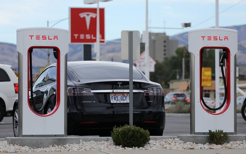 Tesla recibe permiso para lanzar robotaxis en Arizona