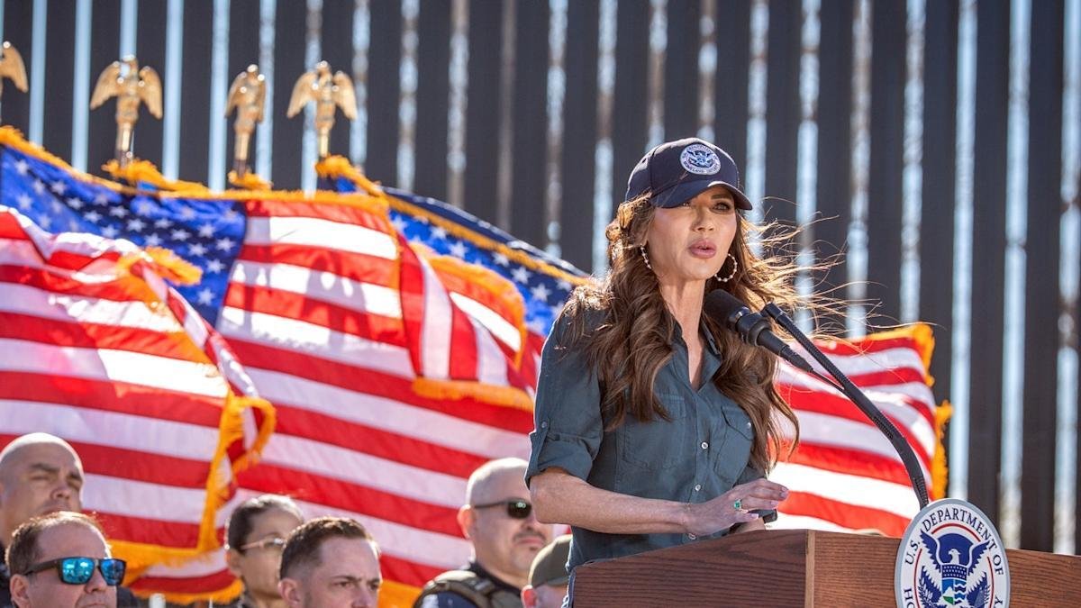 Kristi Noem celebra en Arizona el “éxito” de las políticas fronterizas de Trump