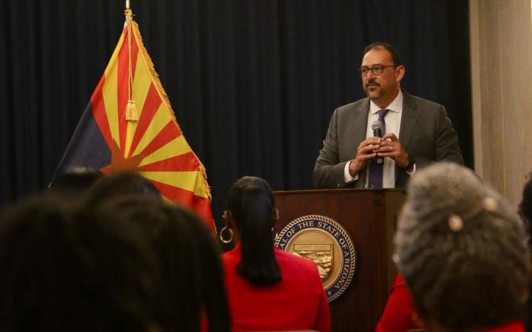 El secretario de Estado de Arizona rechaza las contundentes afirmaciones de Trump sobre fraude electoral.